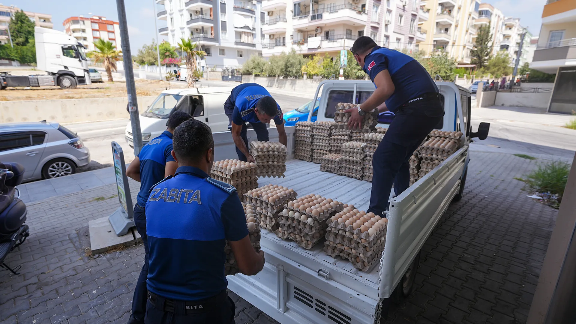 BOZUK YUMURTALARA EL KONDU