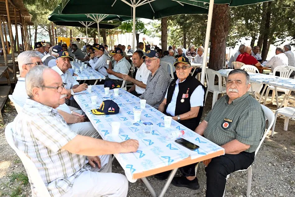 Mersin Büyükşehir Belediyesi, Babalar gününü kutladı.
