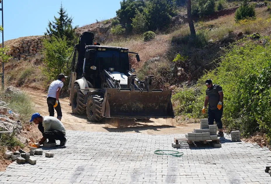 PARKE YOL ÇALIŞMALARI ARALIKSIZ SÜRÜYOR